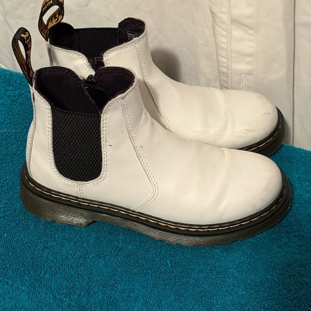 Dr. Martens Juniors Sz 2 White Ankle Boots 